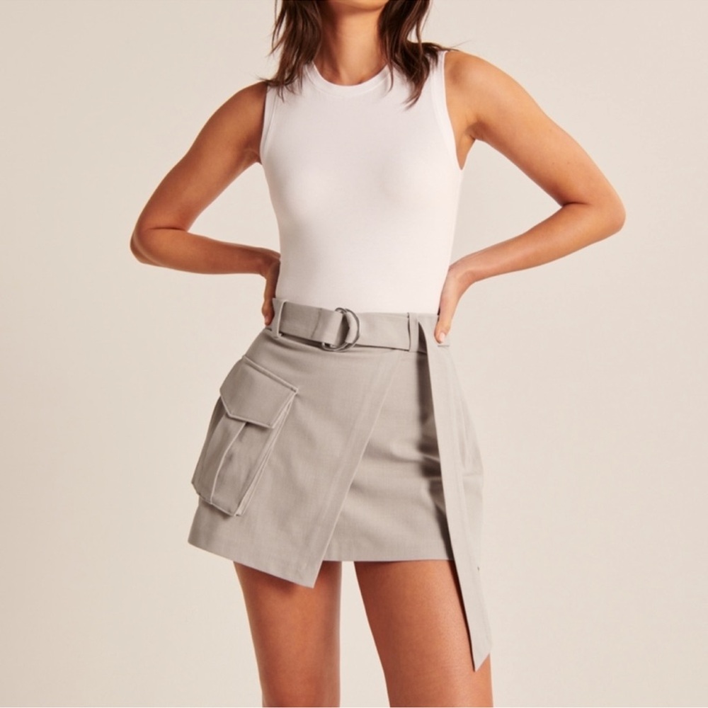 NWT ☀️ Abercrombie & Fitch Wrap- Front Utility Skort in taupe- Size Medium
